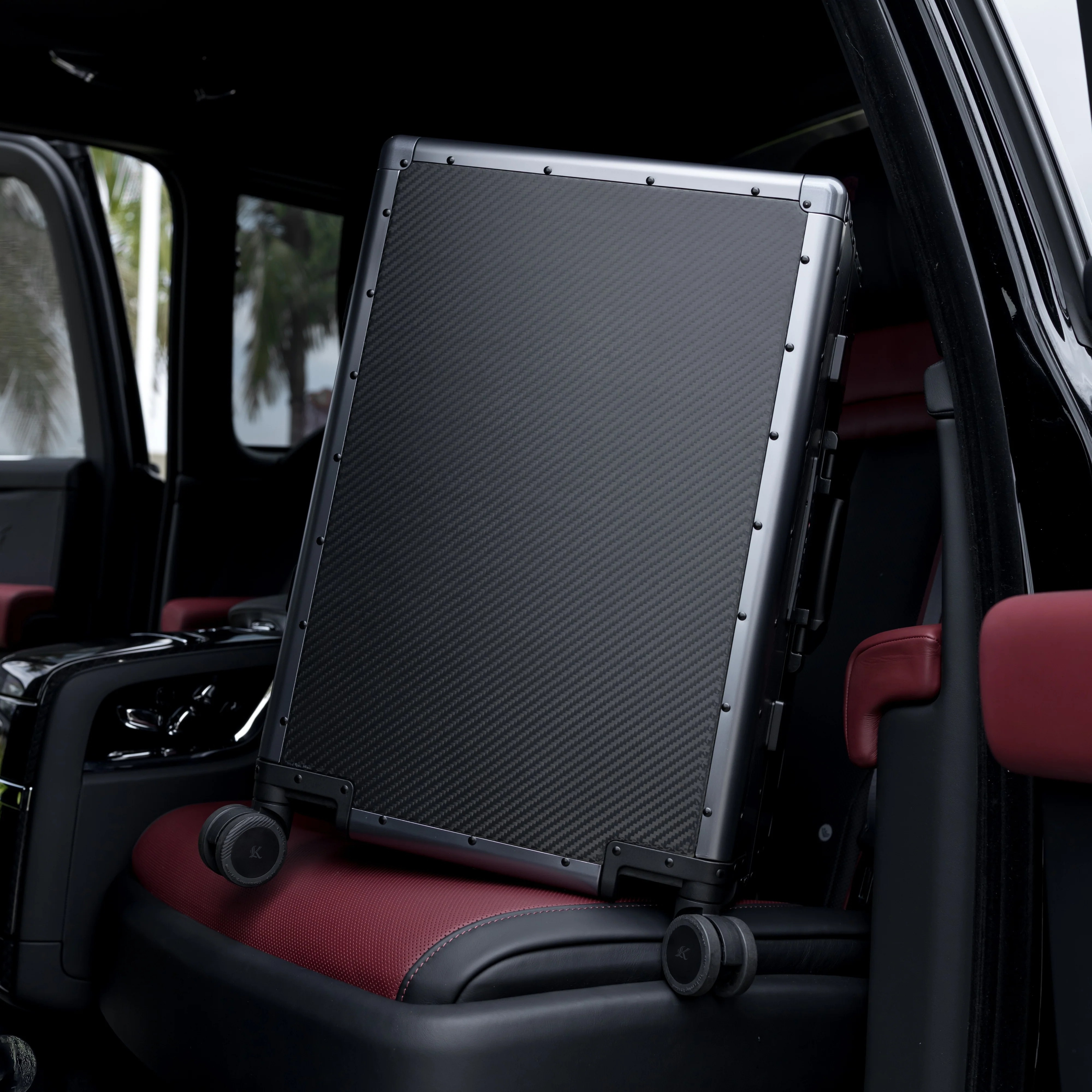 Carbon fiber suitcase