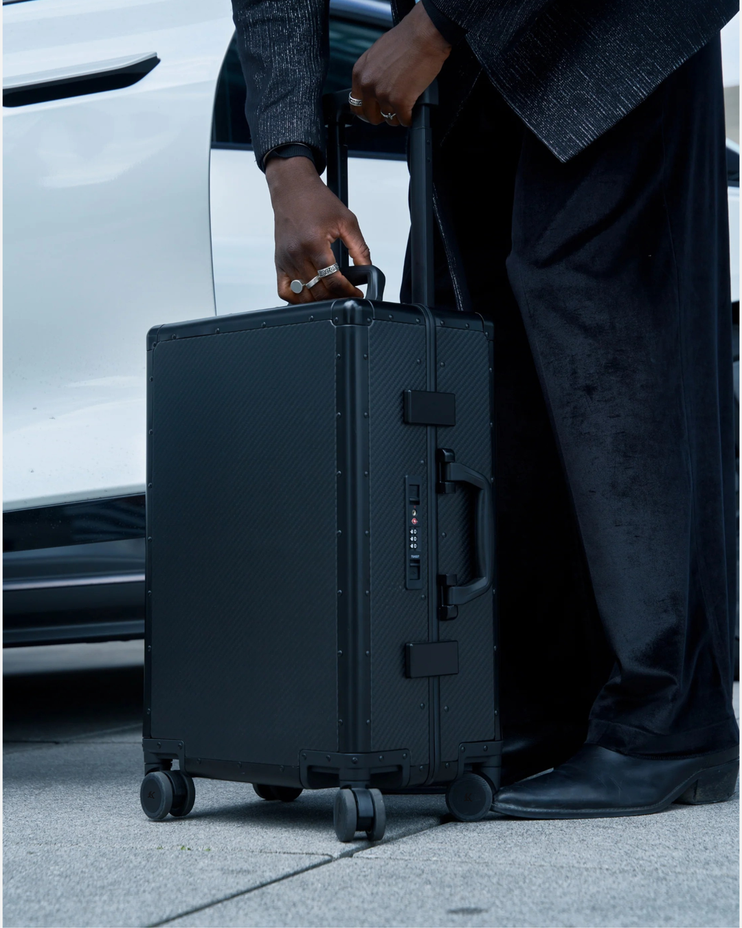 Detailansicht der Carbonfaser-Struktur des Obsidian Reisekoffers